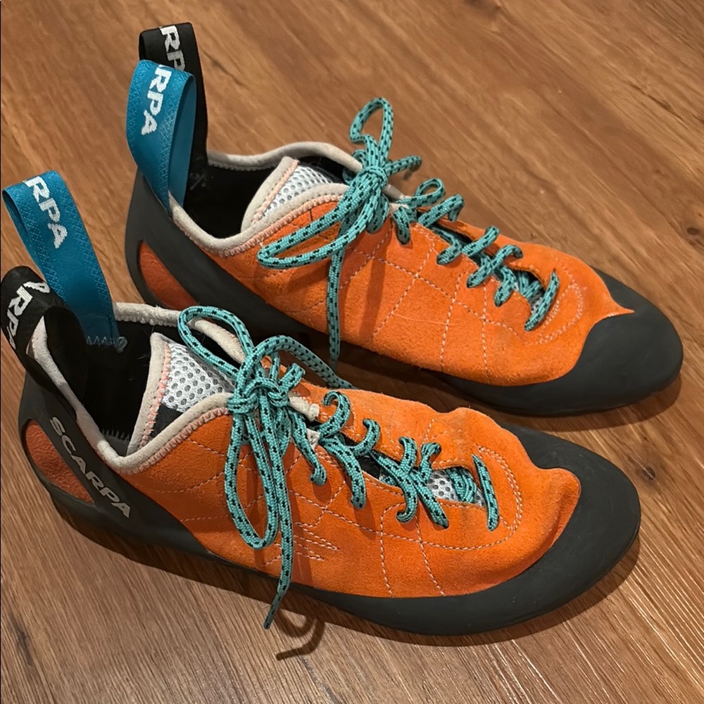Scarpa Helix Climbing Shoes, great condition, used couple times. Size US W 8.5